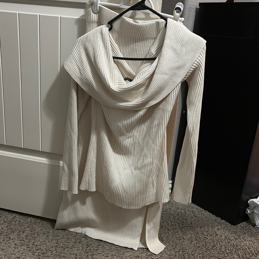 Banana Republic Cream Cowl Neck Sweater and Skirt Classic Style